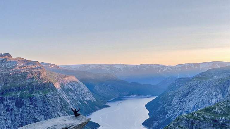 Complete guide to hiking Trolltunga from Bergen in 24 hours